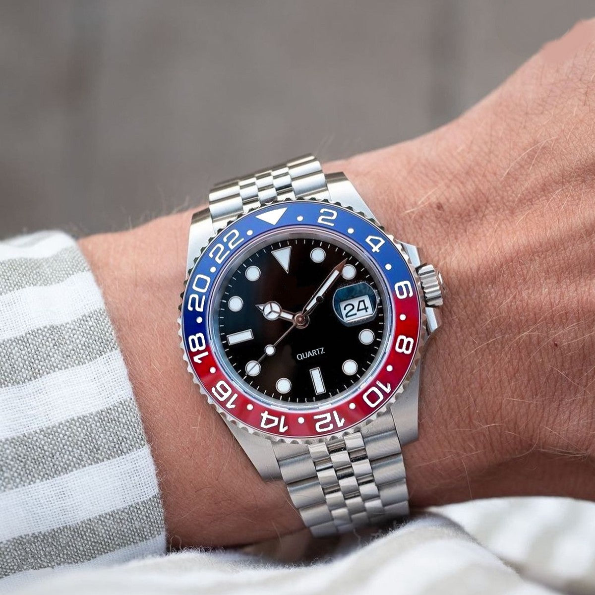 Ruvex Watch — North Row | Close-Up
