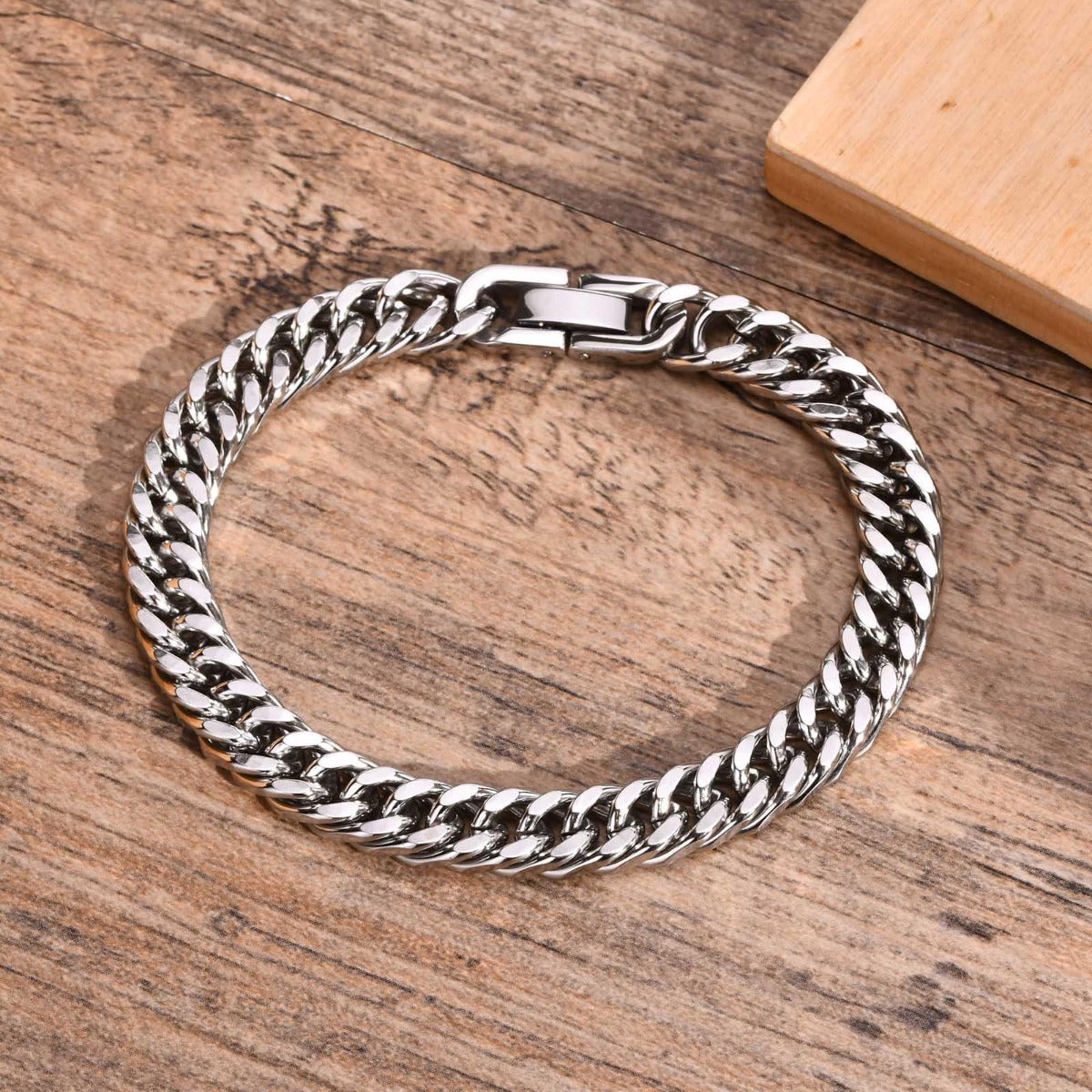 Cuban Bracelet V2 — North Row | Close-Up