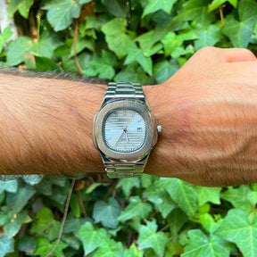 Royal Watch — North Row | Close-Up